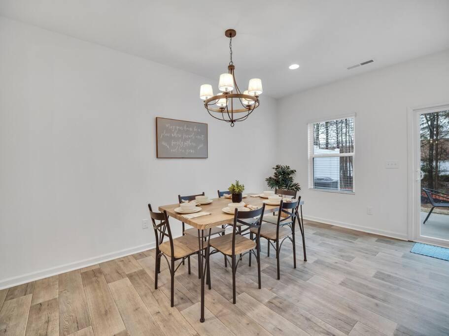 Gorgeous New Townhome/charlotte! Casa de férias *