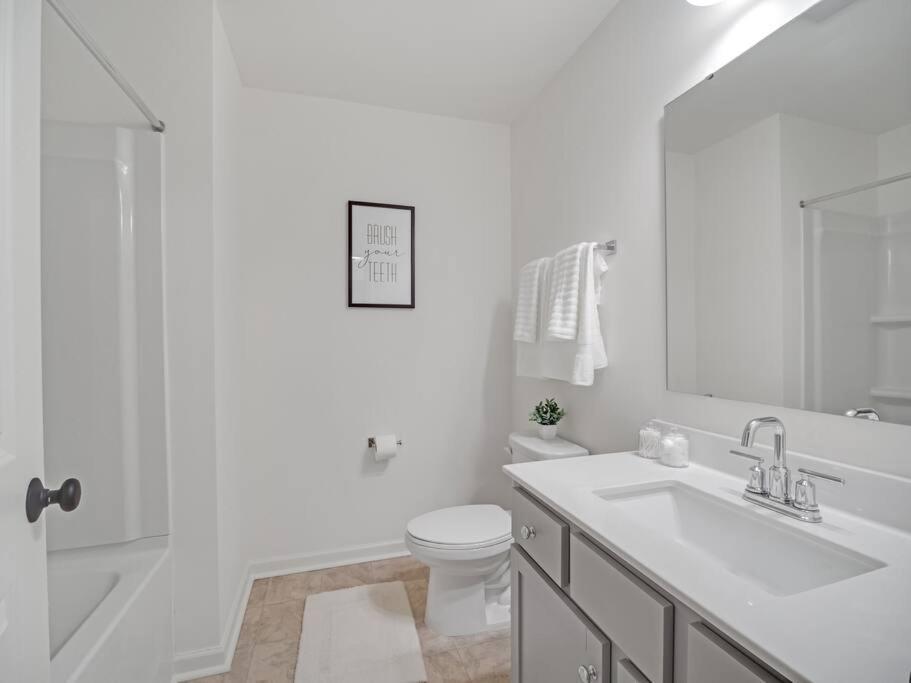 Gorgeous New Townhome/charlotte! Casa de férias *