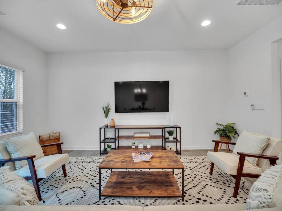 Gorgeous New Townhome/charlotte! Casa de férias Charlotte