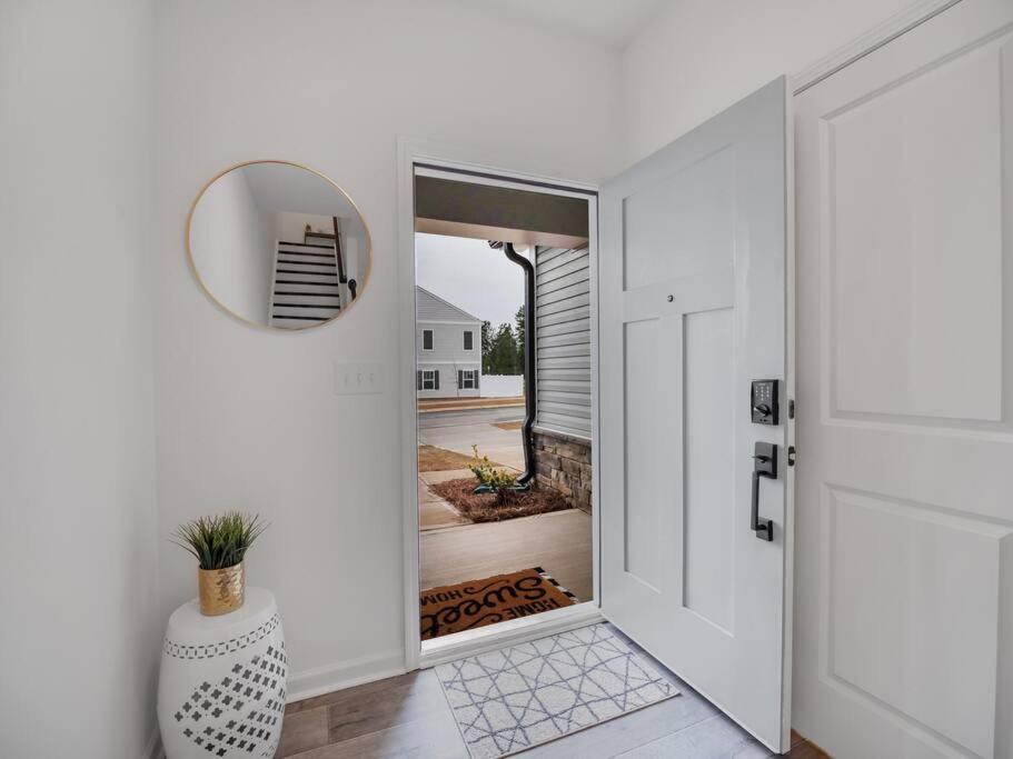 Gorgeous New Townhome/charlotte! Casa de férias *